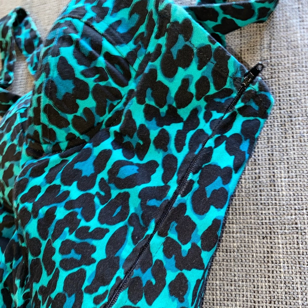 Turquoise leopard top - Picture 3 of 4